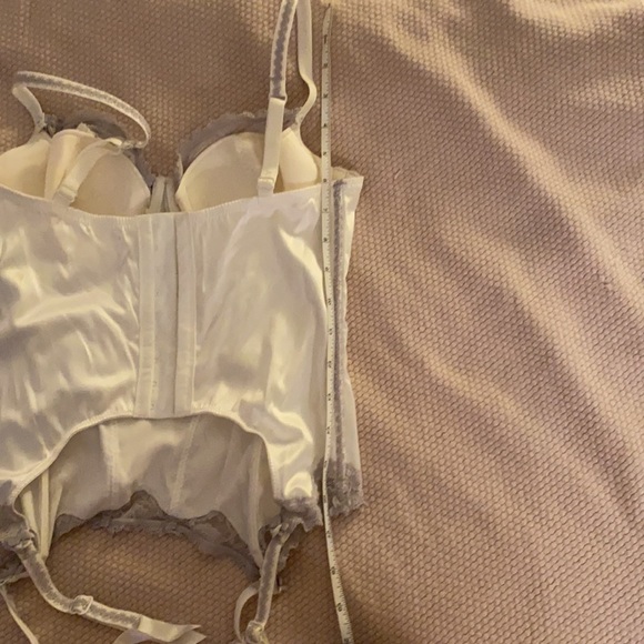 Corset - Picture 8 of 8